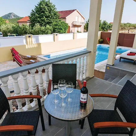 Holiday home 4 Bedroom Pet Friendly In *