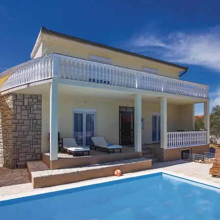 Holiday home 4 Bedroom Pet Friendly In *