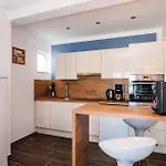 Four-bedroom In Σπίτι διακοπών *