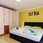 Four-bedroom In Σπίτι διακοπών *