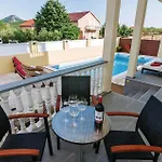 Σπίτι διακοπών Four-bedroom In *