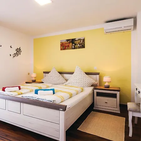 Four-bedroom In Polaca