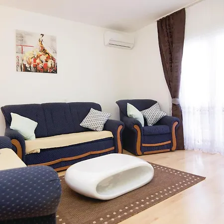 Four-bedroom In Holiday home