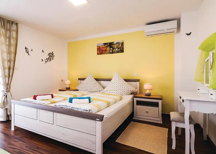 Four-bedroom In Polaca